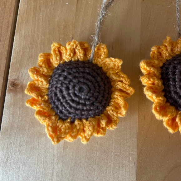 Handcrafted Sunflower Ornaments Set Crochet Holiday Seasonal Decor Christmas - Picture 7 of 9